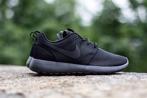 nike rush run schwarz 39|Nike roshe run triple black.